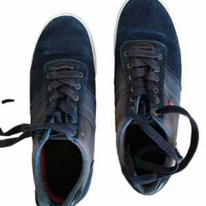 Levi’s denim casual shoes, skater style sneakers.  Navy blue. Men’s size 9.5.